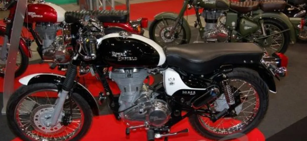 Eicma 2010: Royal Enfield rinnova la  Bullet e presenta le versioni Army, Electra Joker e Ultra Classic