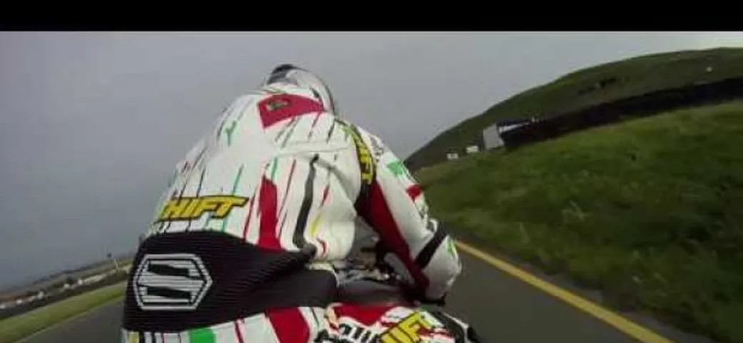 Sulla BMW S 1000 RR con Chris McNeil: video