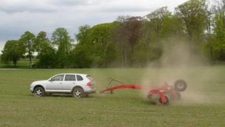 Porsche Cayenne mietitrebbia!