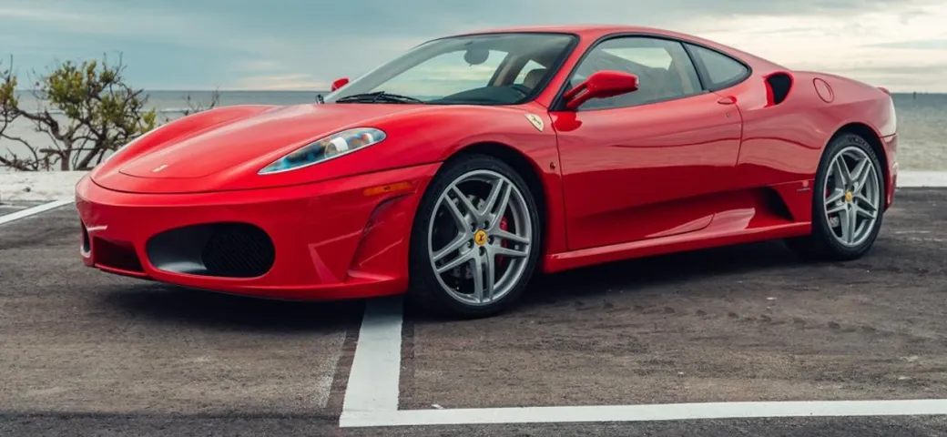 All'asta la Ferrari F430 di Donald Trump, la supercar del presidente degli USA