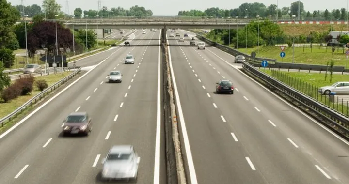 Calabria: anziano contromano in autostrada per 18 km
