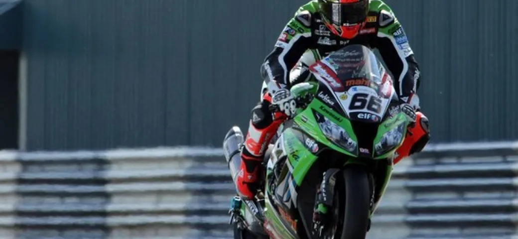 Super Sykes, Superpole! Il britannico vola a Donington, bene le Aprilia.