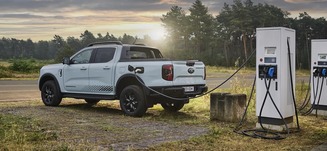 Ford Ranger Plug-In Hybrid: il pick-up diventa green ma con potenza off-road