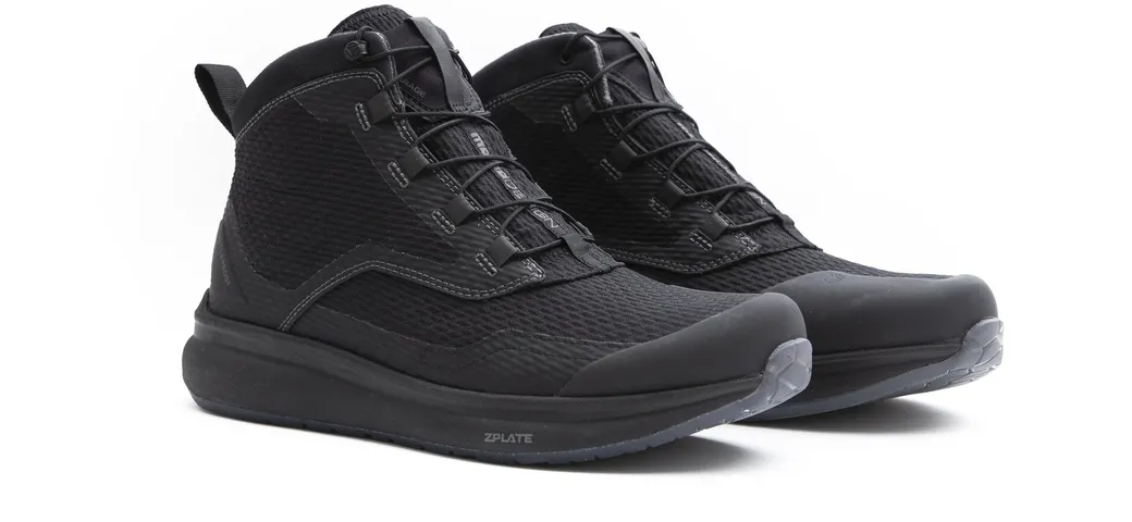 TCX Firegun-3 WP: la Tech Sneaker firmata MOMODESIGN