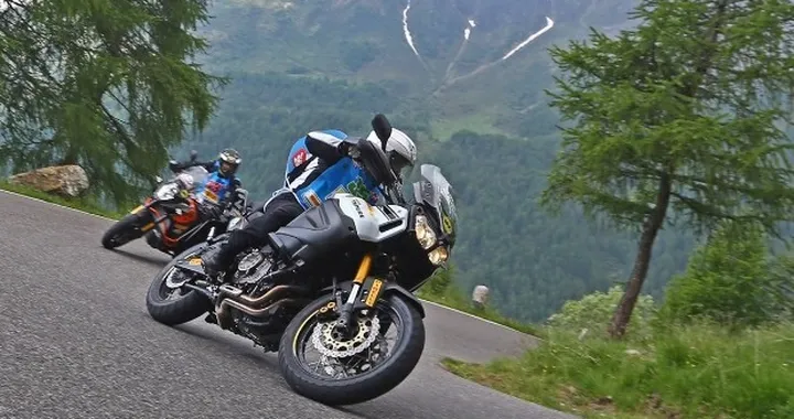20.000 Pieghe 2015: Motoblog trionfa con il Team Pirelli