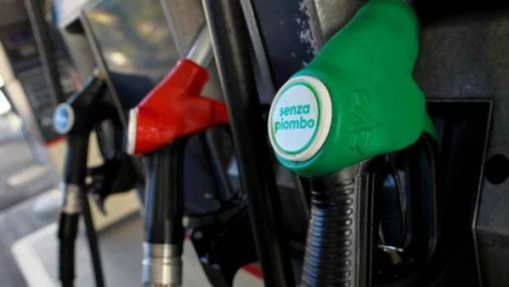 Distributori no logo e comunali: carburanti a prezzi più bassi