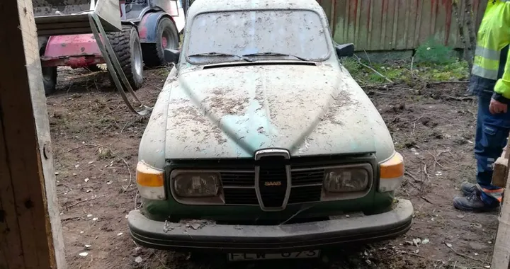 Ritrovata una Saab 96 nuova di fabbrica dopo 42 anni: aveva solo 7 km
