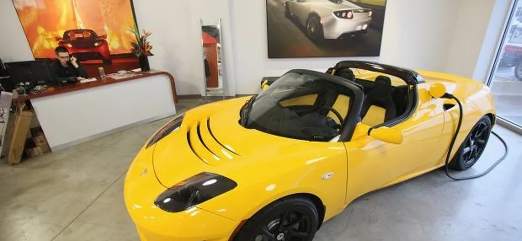 Tesla Roadster, Musk: Fu sbagliato non disegnarla da zero