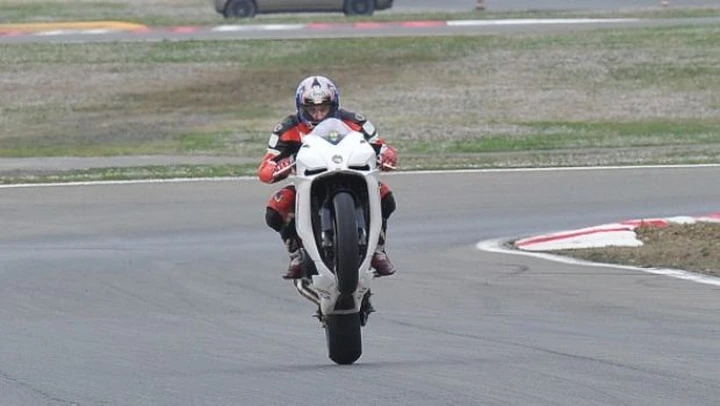 Scatto in Corsa: CBR600RR e Aprilia RSV4 R