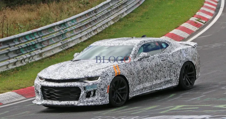 Chevrolet Camaro ZL1: foto spia su strada e in pista