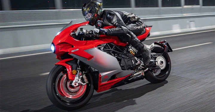 QJMotor Super 9: la rivale della MV Agusta costa il 58% in meno