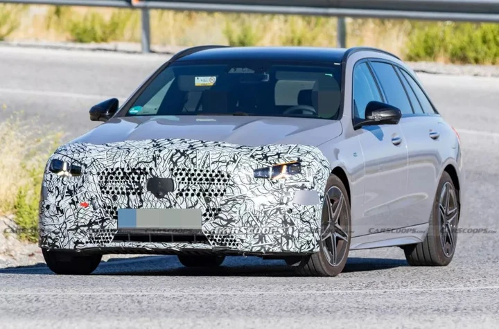 Mercedes-Benz rinnova la Classe C: sfida alla BMW Serie 3