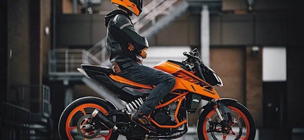 Triumph domina, KTM rischia il crack: la verità sul mercato moto 2025