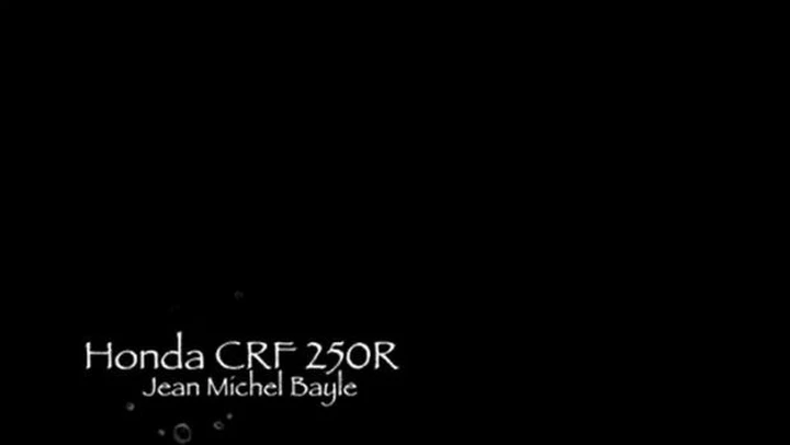 Jean-Michel Bayle in pista con la Honda CRF250R 2014 a Loket | video