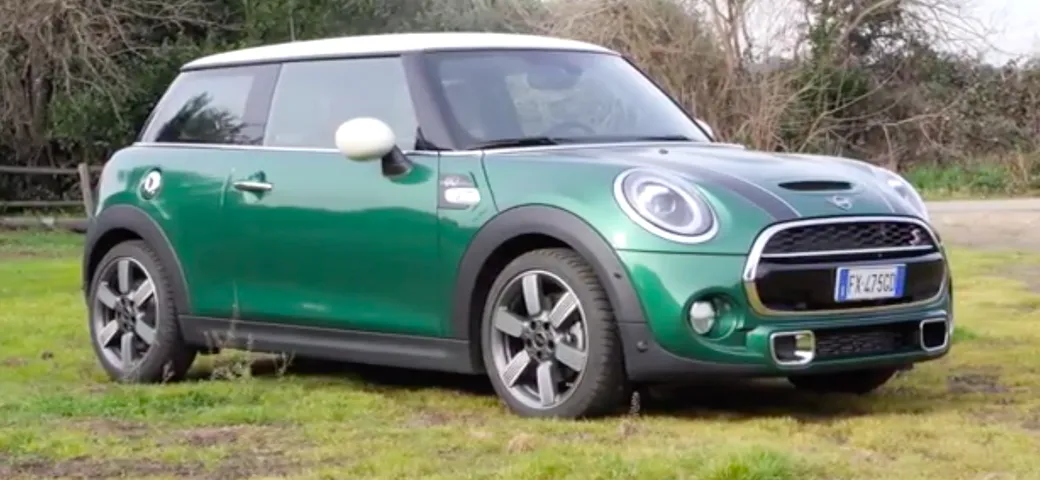 Mini 60 Years Edition: la prova su strada (VIDEO)