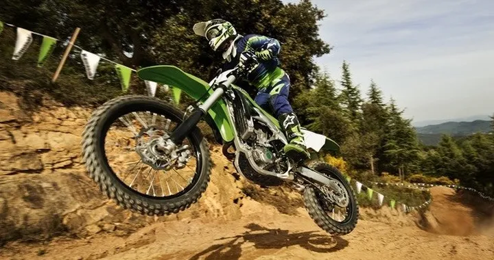 Kawasaki KX450F 2016: foto, video e dettagli