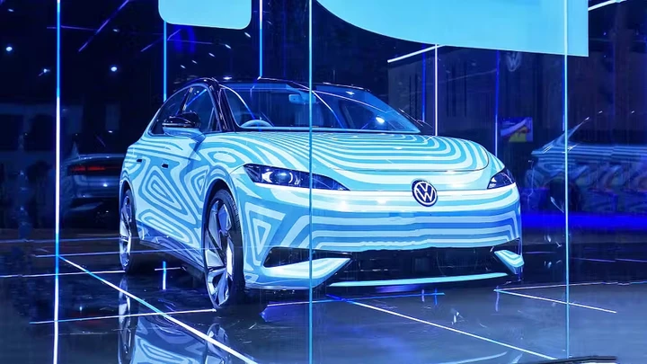 Volkswagen T-Roc, alcune sorprese: c'è anche una versione full electric
