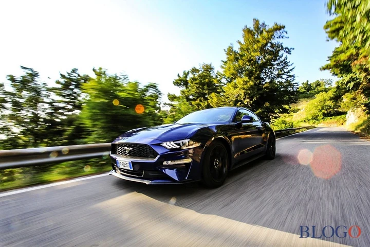 Ford Mustang: la prova in pista e su strada della 2.3 Ecoboost