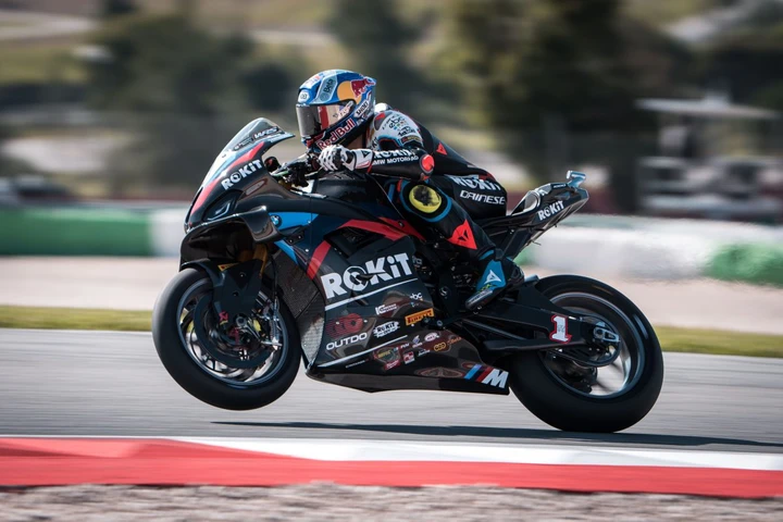 Superbike 2025: Hat-trick di Razgatlioglu, weekend perfetto per BMW a Portimão