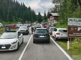 Traffico e gare clandestine, Dolomiti sotto assedio: in arrivo cambiamenti