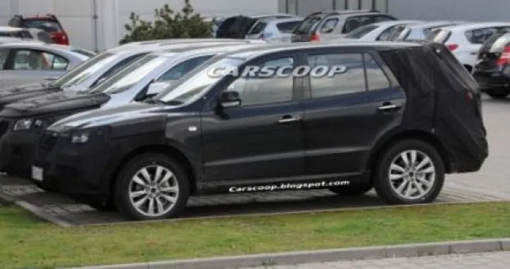 Hyundai Santa Fe: prime foto spia del restyling