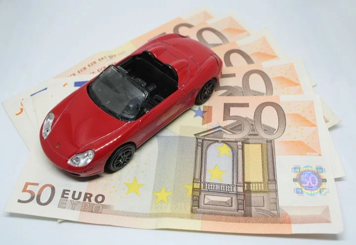 Rc Auto semestrale: come funziona, quando conviene