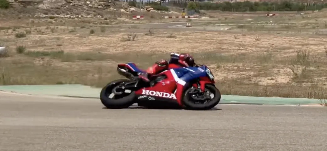 MotoGP, Marc Marquez si allena in sella ad una Honda CBR600RR
