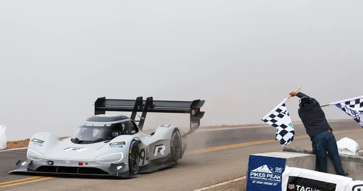 Volkswagen Pikes Peak: record assoluto per l'elettrica I.D. R