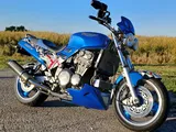 Triumph Trophy 1200: la Streetfighter di Vic Shield che sfida il tempo