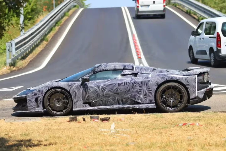 Ferrari F80 Aperta, tetto removibile e produzione limitata per la nuova hypercar