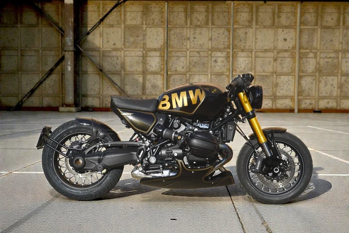 BMW R12 Nine T JPS: neo-racer in livrea John Player Special