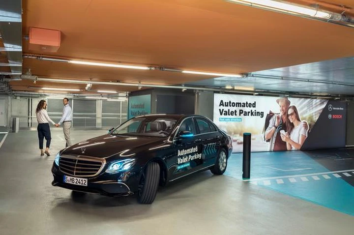 Guida autonoma nel parcheggio Mercedes: approvata in Germania