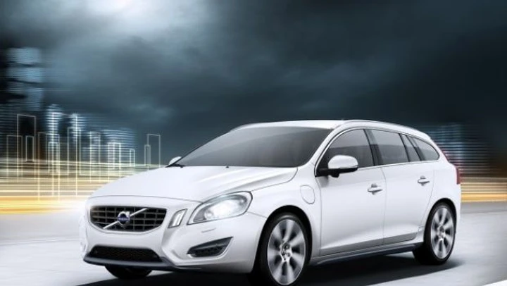 Volvo V60 Plug-in Hybrid: immagini ufficiali