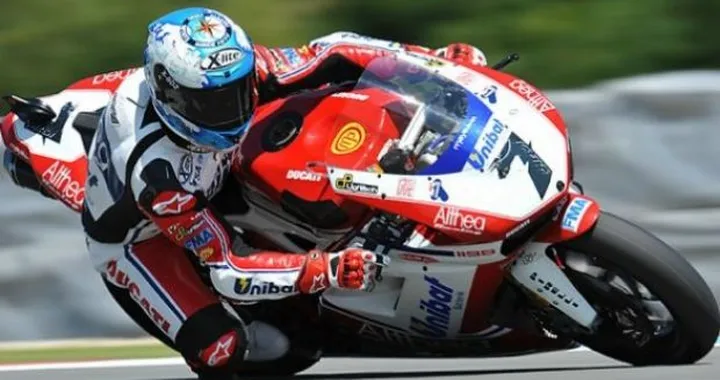 WSBK: Carlos Checa al comando delle qualifiche davanti a Berger e Sykes. In Supersport comanda Gino Rea