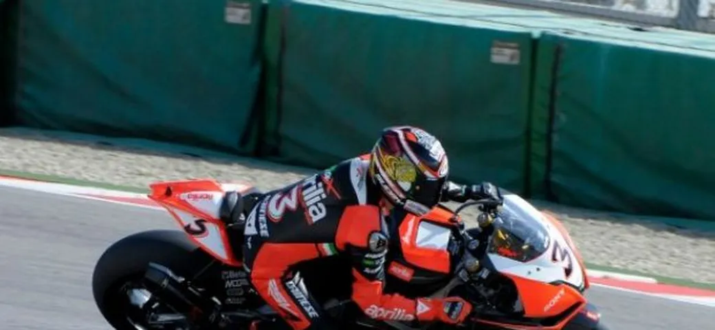 SBK, Imola: Aprilia frenata da qualche problema in Superpole