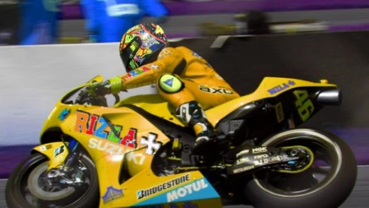 Foto del giorno: Rossi sulla Suzuki GSV-R!