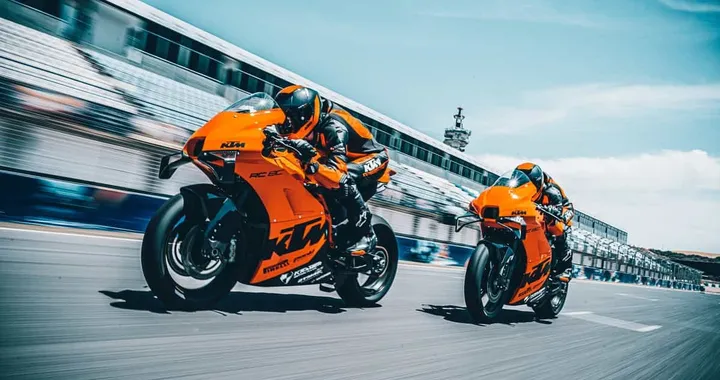 KTM svela la nuova RC 8C, la sportiva "pronto pista": foto, caratteristiche e prezzi