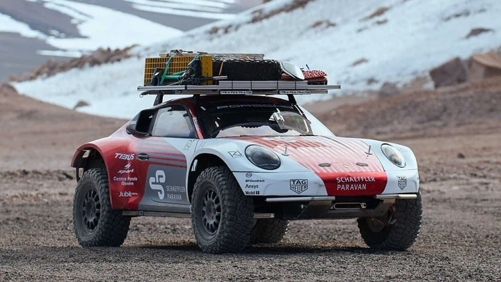 La Porsche 911 sfreccia sul vulcano Ojos