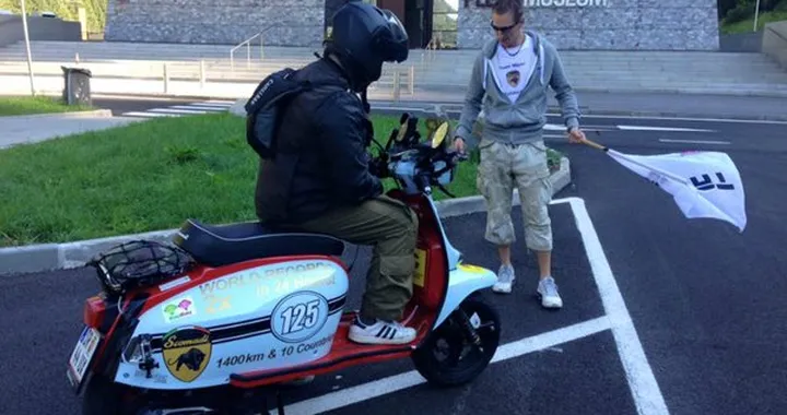 1.691 chilometri su uno scooter 125cc, in 10 nazioni
