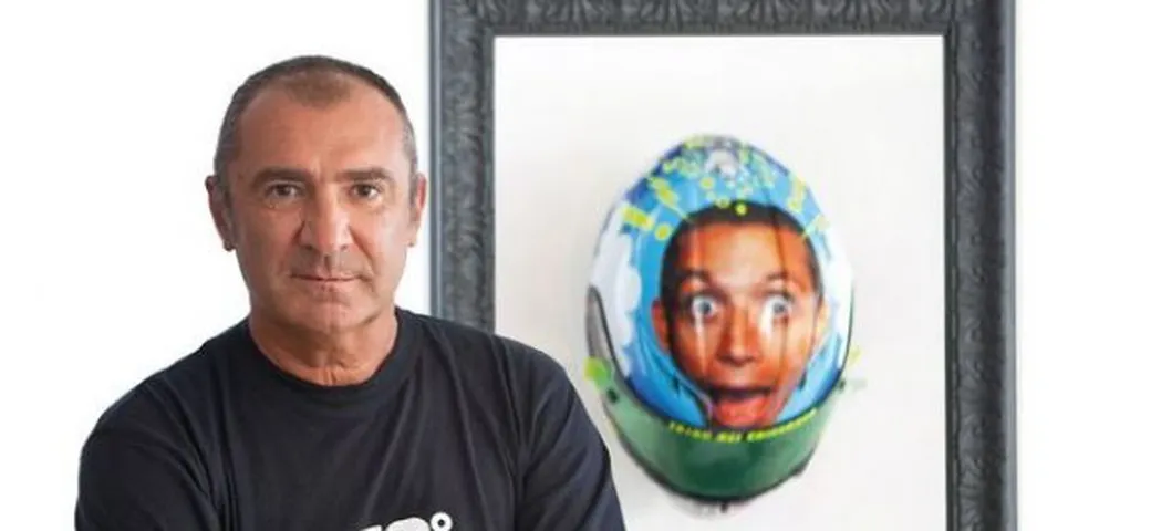 Aldo Drudi ricorda Simoncelli e firma due caschi Special Edition