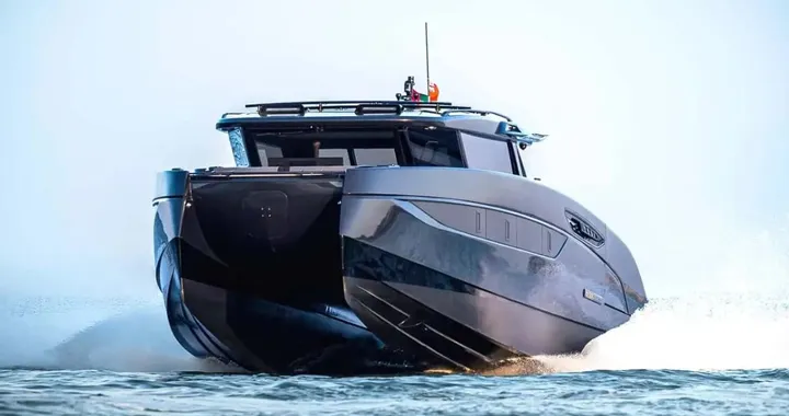 Brabus Ultima 55, il nuovo catamarano da 1.450 CV supera i 40 nodi