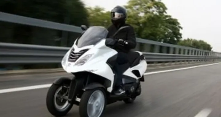 Peugeot: confermato lo scooter a 3 ruote per fine 2011