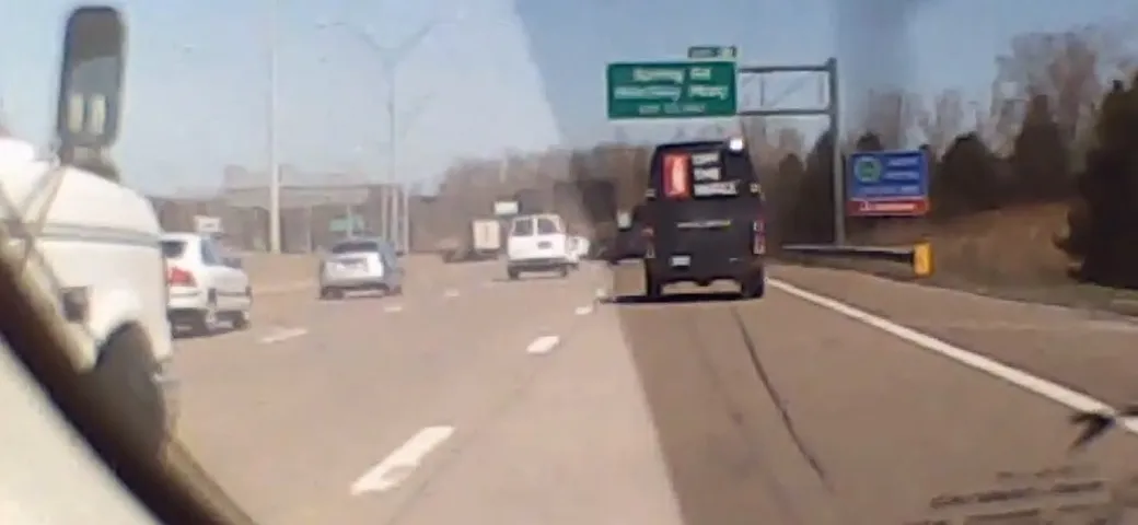 Il Tesla Autopilot evita un incidente [Video]
