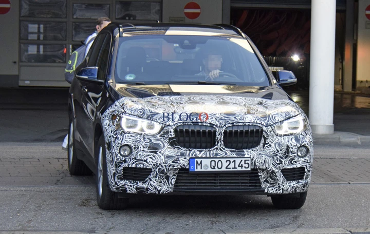 BMW X1: le foto spia del restyling