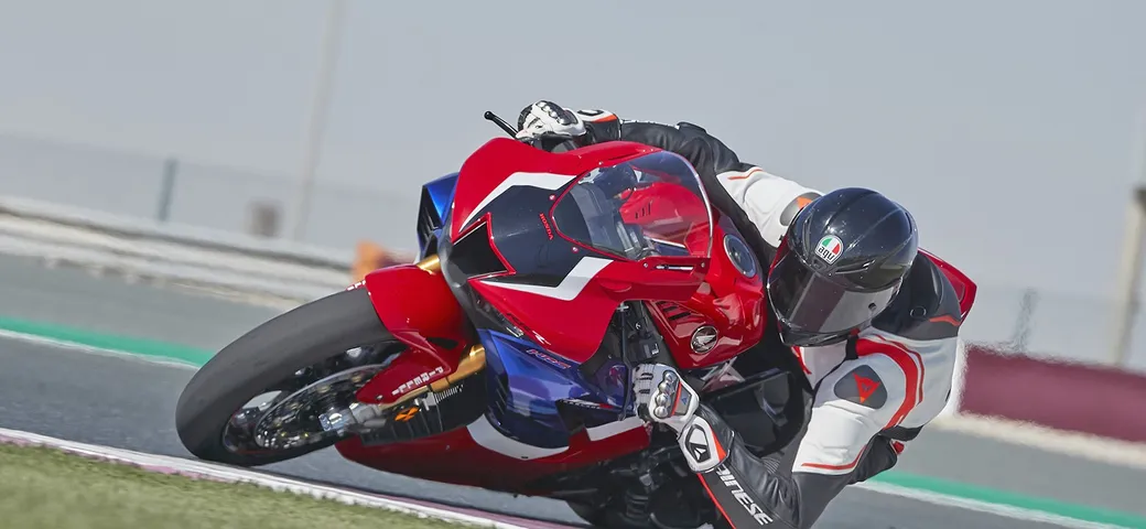 Honda CBR1000RR-R Fireblade 2020: la prova sul circuito di Losail (VIDEO)