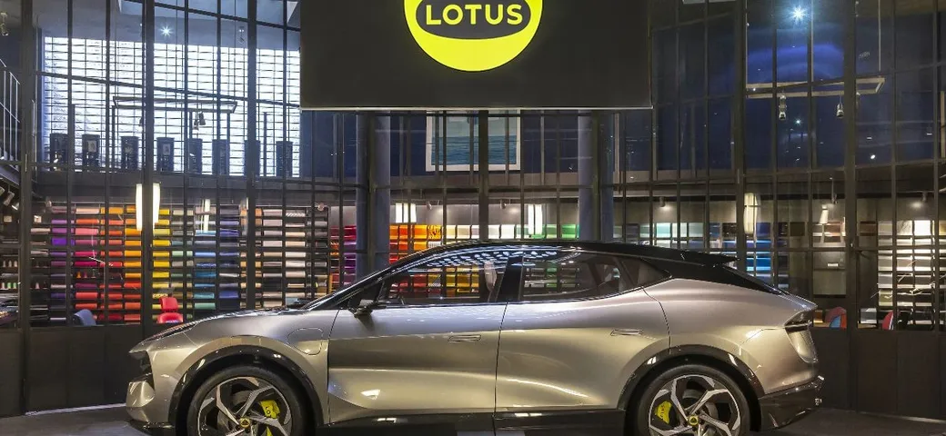 Lotus Eletre: il SUV elettrico svelato a Milano
