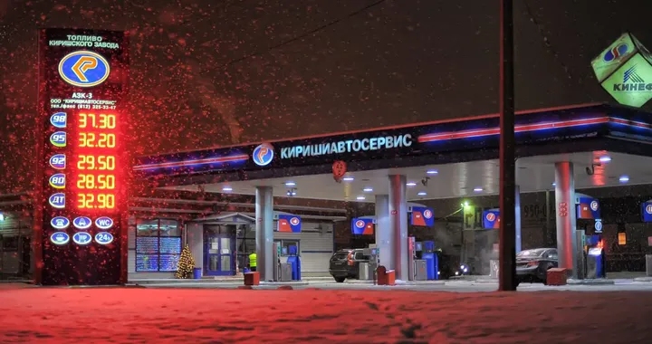 Russia, crisi carburanti: benzina sempre più cara e distributori presi d'assalto