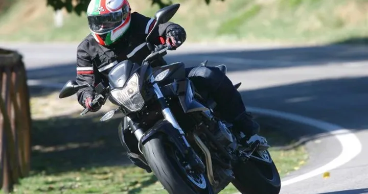 Benelli BN 600 R 2014: prova, caratteristiche e prezzo