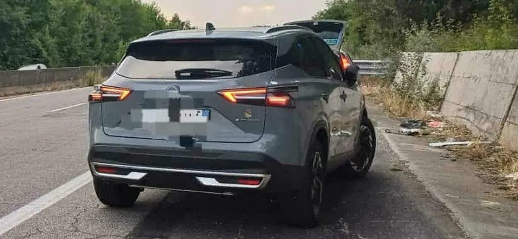 Sfregia il SUV per invidia, ma bordo c'è un ragazzino: denunciato