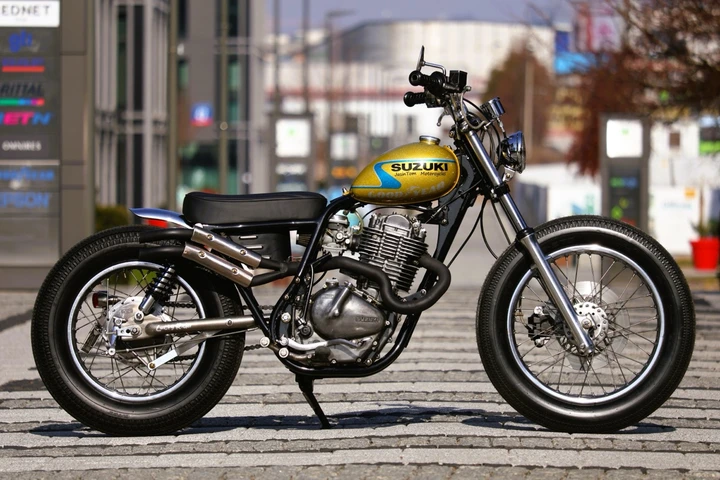 Suzuki GN400 Bobber: la trasformazione in Gold Nickel 400